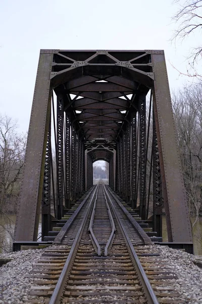 Perspective View Metal Railroad Bridge River —  Fotos de Stock