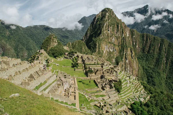 Una Hermosa Vista Las Ruinas Machu Picchu Bajo Cielo Nublado — Foto de Stock