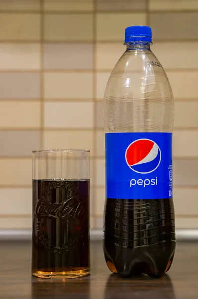 Poznan Polonia Febrero 2018 Disparo Vertical Una Pepsi Cola Una — Foto de Stock