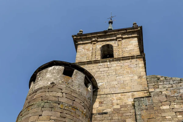 Wieża Kościoła Klasztoru Najświętszej Marii Panny Carracedelo Bierzo Hiszpania — Zdjęcie stockowe
