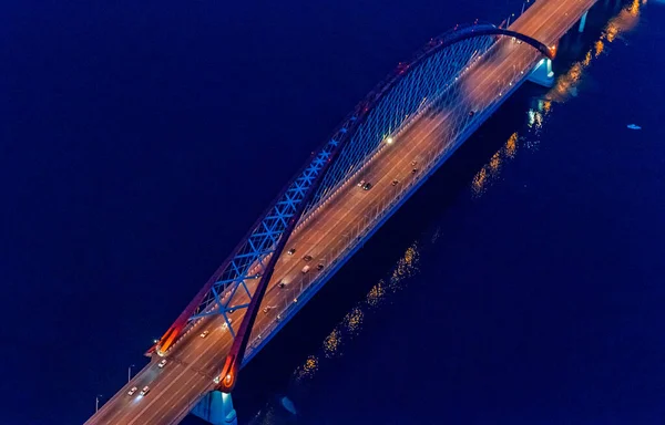 Een Luchtfoto Van Verlichte Bugrinsky Bridge Nachts Rivier Rusland — Stockfoto