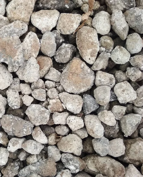Ein Vertikaler Hintergrund Aus Rauen Grauen Felsen — Stockfoto