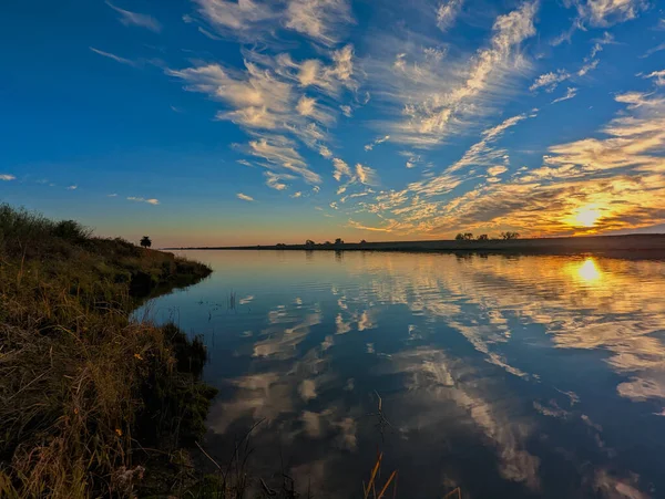 Una Vista Aérea Lago Bajo Hermoso Cielo Atardecer — Foto de Stock