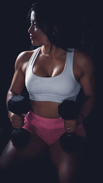 Une Belle Femme Hispanique Dans Salle Gym — Photo