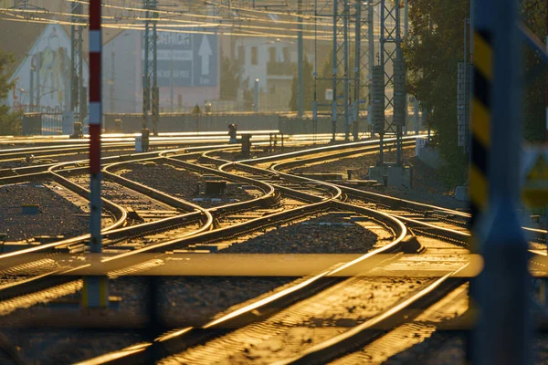 Une Série Chemins Fer Dans Une Ville Urbaine Coucher Soleil — Photo