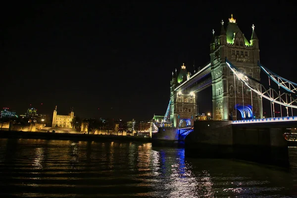 Gece Thames Nehri Üzerindeki Kule Köprüsü — Stok fotoğraf