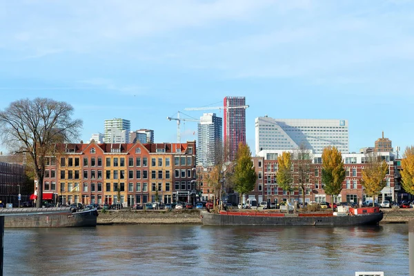 Rotterdam Nizozemsko Historické Moderní Budovy Jižní Straně Noordereilandu Řece Meuse — Stock fotografie