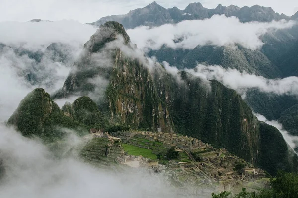 Machu Picchu Nun Güzel Bir Manzarası Peru Güney Amerika Bulutlu — Stok fotoğraf