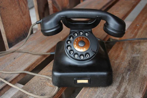 Primo Piano Telefono Vintage Quadrante Nero Tavolo Legno — Foto Stock