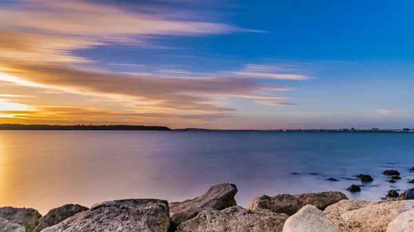 Uma Paisagem Poole Harbour Rodeado Por Água Com Longa Exposição — Fotografia de Stock