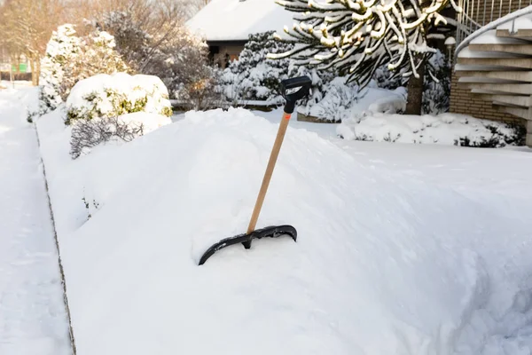 Uma Neve Fora Dia Ensolarado — Fotografia de Stock