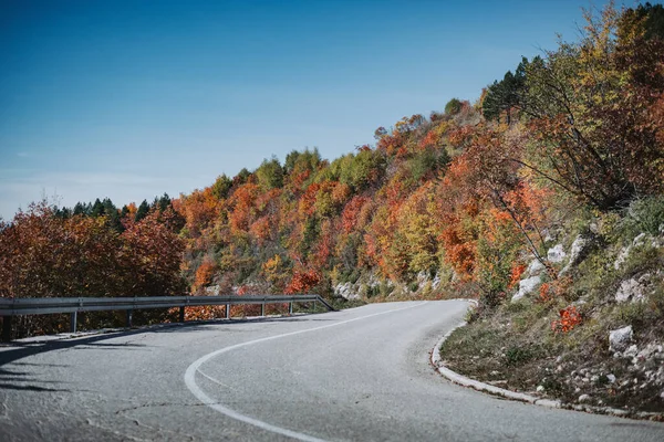 Disparo Luz Camino Cerca Montaña Vlasic Día Otoño Bosnia — Foto de Stock