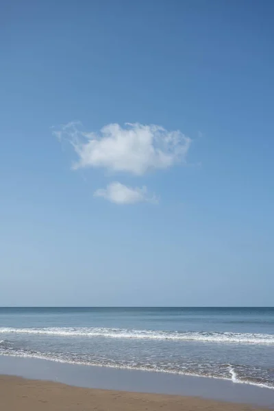 Piękna Plaża Tle Zachmurzonego Błękitnego Nieba Sandymouth Bude Cornwall — Zdjęcie stockowe