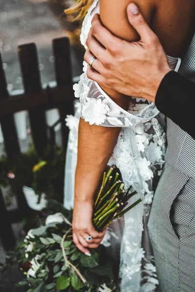 Closeup Shot Wedding Flowers Bride Hand — Stock Photo, Image