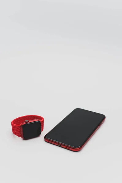 Inverigo Italy Nov 2021 Apple Watch Product Red Iphone White — стокове фото