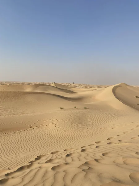 Een Verticaal Shot Van Het Prachtige Zachte Zand Met Treden — Stockfoto