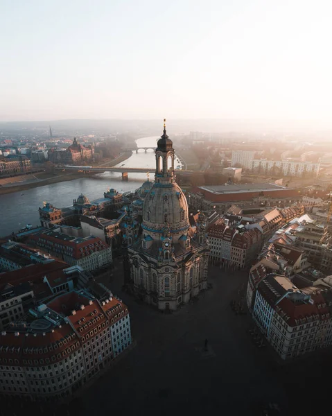 Vertikal Bild Dresden Frauenkirche Omgiven Byggnader Tyskland — Stockfoto