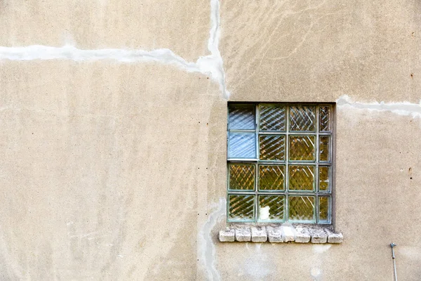 Okno Starym Pękniętym Budynku — Zdjęcie stockowe