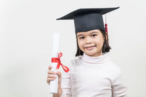 Bambino Thailandese Felice Con Cappello Laurea Diploma Isolato Sfondo Bianco — Foto Stock