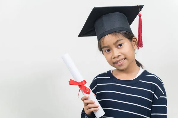 Ένα Χαρούμενο Παιδί Από Την Ταϊλάνδη Καπέλο Αποφοίτησης Και Δίπλωμα — Φωτογραφία Αρχείου