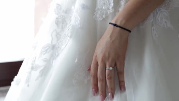 Gelinin Düğün Hazırlıklarının Yakın Çekim Görüntüleri — Stok video