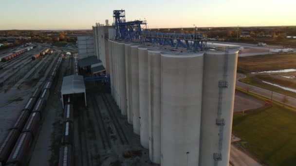 Fábrica Industrial Estación Tren Refinería Petróleo Carbón Tuberías Rieles Industria — Vídeo de stock