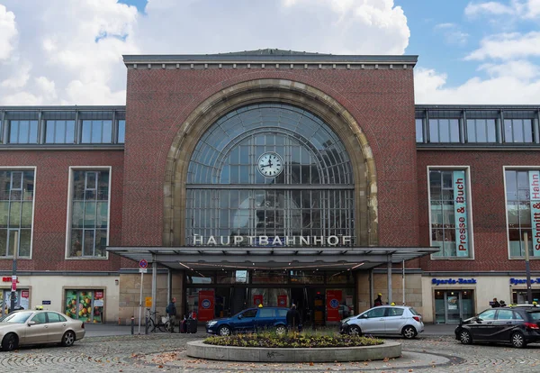 Kiel Alemanha Outubro 2021 Vista Entrada Principal Estação Com Carros — Fotografia de Stock