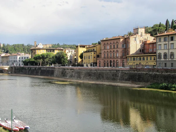 Galería Ufizzi Sobre Embarco Del Río Arno Día Soleado Florencia — Foto de Stock