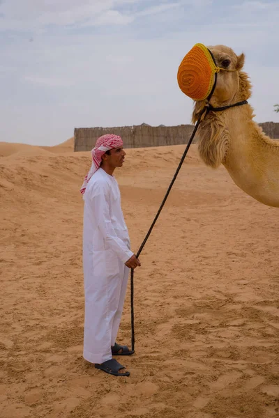 Dubai United Arab Emirates 2021 바이에서 낙타를 낙타를 남성의 — 스톡 사진