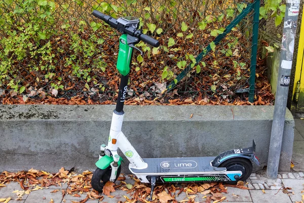 Kiel Alemania 2021 Solo Scooter Estacionado Acera Alquiler Kiel Alemania —  Fotos de Stock