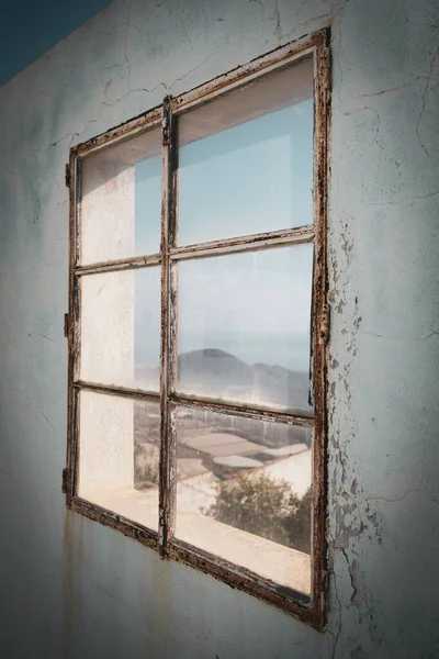 Closeup Shot Old Wooden Window Cracked Frame Old House — Stock Photo, Image