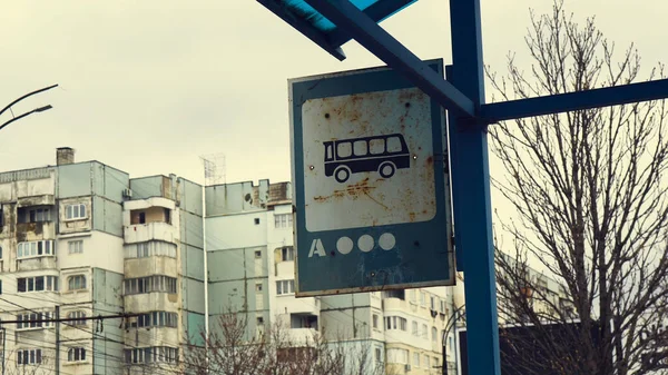 Väderbiten Rostig Visare Busshållplats — Stockfoto