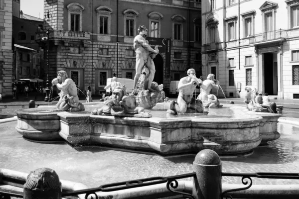 Plano Escala Grises Una Hermosa Fuente Piazza Navona Square Día — Foto de Stock