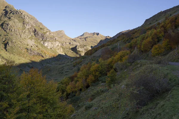 Une Vue Panoramique Beau Paysage Montagne Dans Les Pyrénées Automne — Photo