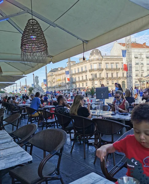 Montpellier France Jan 2021 Vertical Shot People Outdoor Cafe Montpellier — Stock Photo, Image