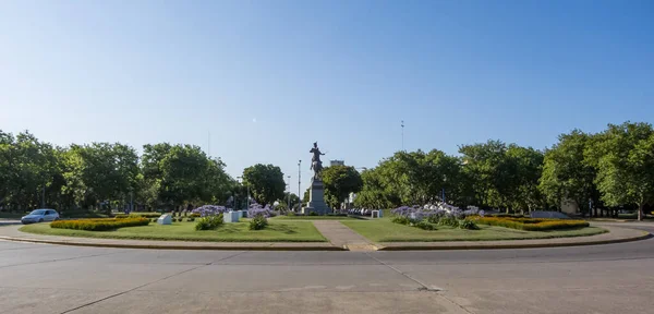 Buenos Aires Argentina 2021 Disparo Vertical Una Estatua Hombre Sobre — Foto de Stock