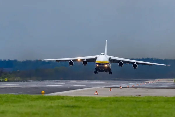 Linz Oostenrijk Mei 2021 Antonov 124 82027 Vanaf Luchthaven Van — Stockfoto