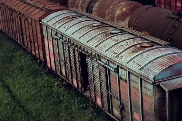 Eine Reihe Alter Und Rostiger Waggons Für Den Gütertransport Der — Stockfoto
