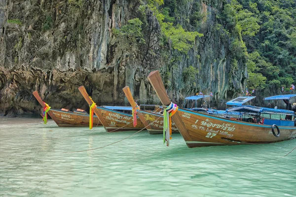 Krabi Tailandia Abr 2020 Una Línea Barcos Cola Larga Fondo — Foto de Stock