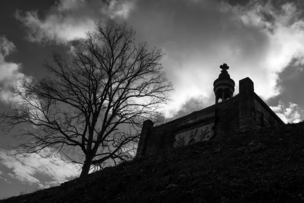 Een Grijswaarden Opname Van Een Grafsteen Myrtle Hill Cemetery Rome — Stockfoto