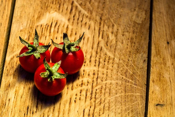 Tomates Cereja Frescos Fundo Madeira Rústico Com Espaço Cópia — Fotografia de Stock