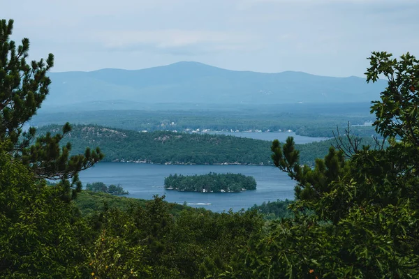 Landscape View Lake Winnipesaukee Surrounded New Hampshire Mountains — Fotografia de Stock
