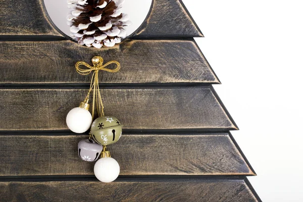 Ein Hölzerner Weihnachtsbaum Home Dekor Isoliert Auf Weißem Hintergrund — Stockfoto