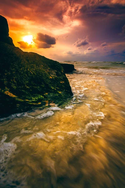 Uma Cena Pôr Sol Dourado Praia Golfo Pérsico Ajman Emirados — Fotografia de Stock