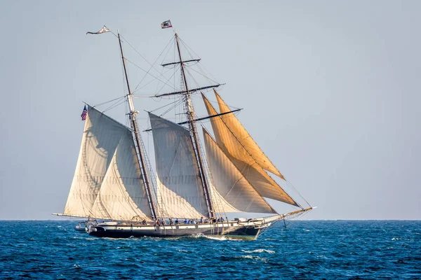 Dana Point Estados Unidos Septiembre 2016 Barco Alto Océano Durante —  Fotos de Stock