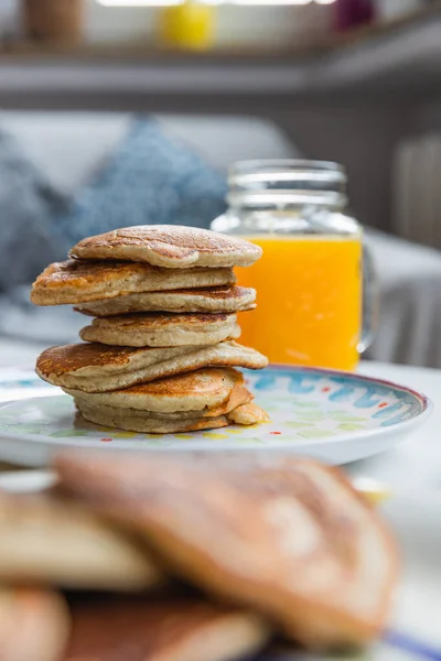 Vertical Shot Stack Pancakes Glass Fresh Orange Juice — Stock Photo, Image