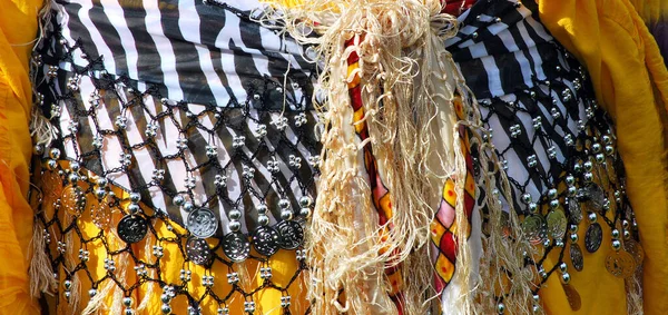Penutupan Pakaian Dansa Tradisional Dengan Koin — Stok Foto
