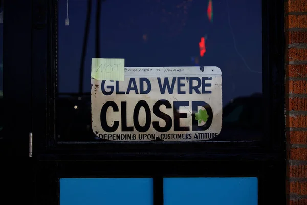 Closeup Shot Sign Door Text Glad Closed Newport Beach — Stock Photo, Image