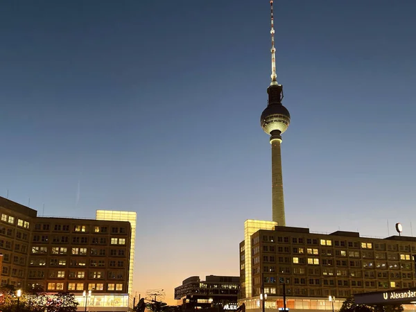 Berlun Niemcy Października 2021 Piękny Widok Wieżę Telewizyjną Przy Budynkach — Zdjęcie stockowe