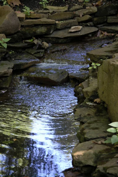 Water Flowing Rocky Garden Creek — Φωτογραφία Αρχείου